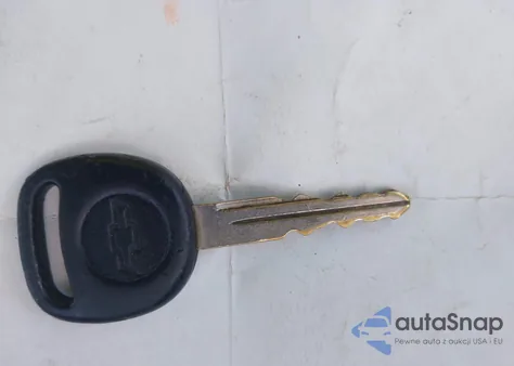 2000 Chevrolet S-10 Ls from USA, damaged, VIN 1GCCS1444YK107451